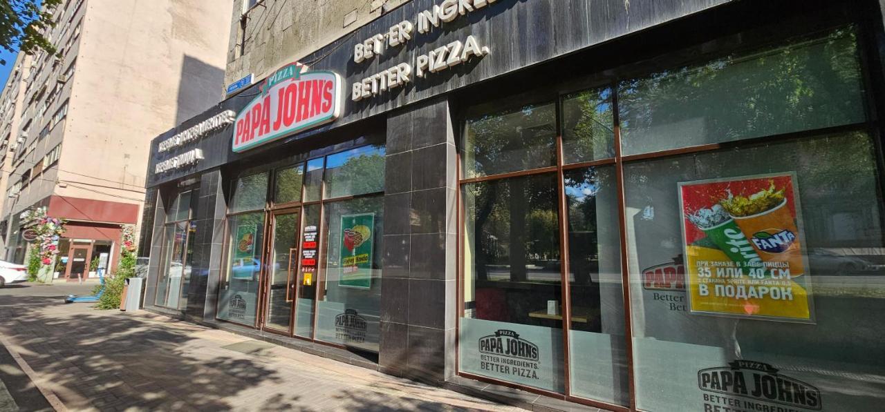 One Bedroom Apartment Next To Arbat In The Heart Of אלמטי מראה חיצוני תמונה