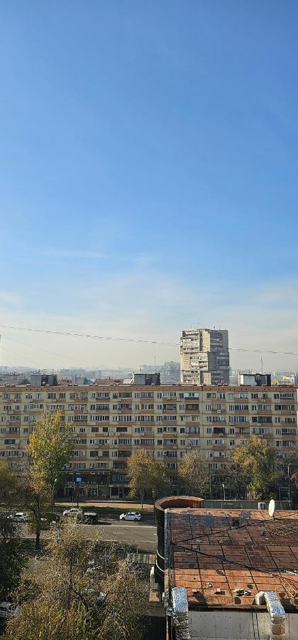 One Bedroom Apartment Next To Arbat In The Heart Of אלמטי מראה חיצוני תמונה
