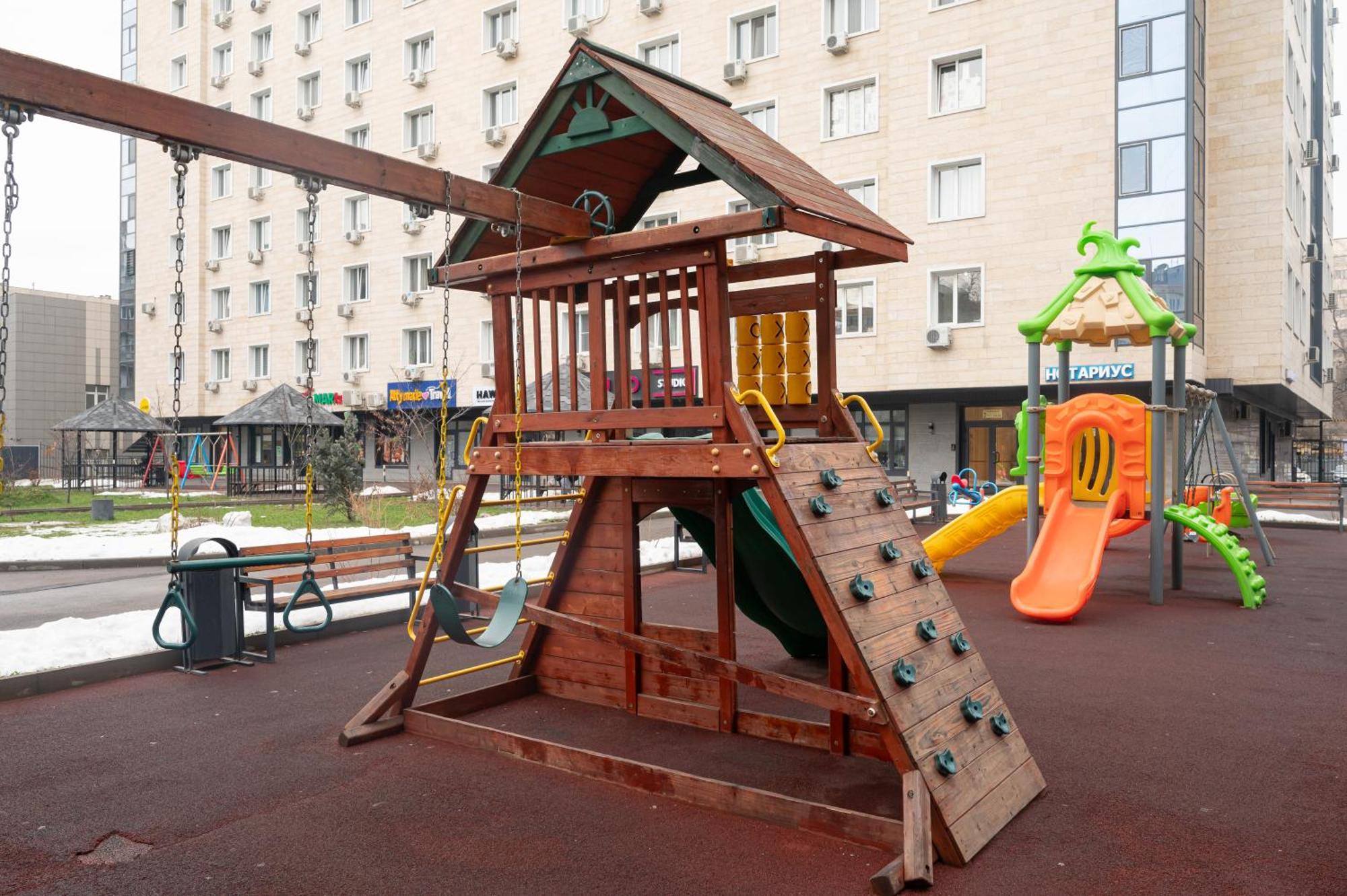 One Bedroom Apartment Next To Arbat In The Heart Of אלמטי מראה חיצוני תמונה