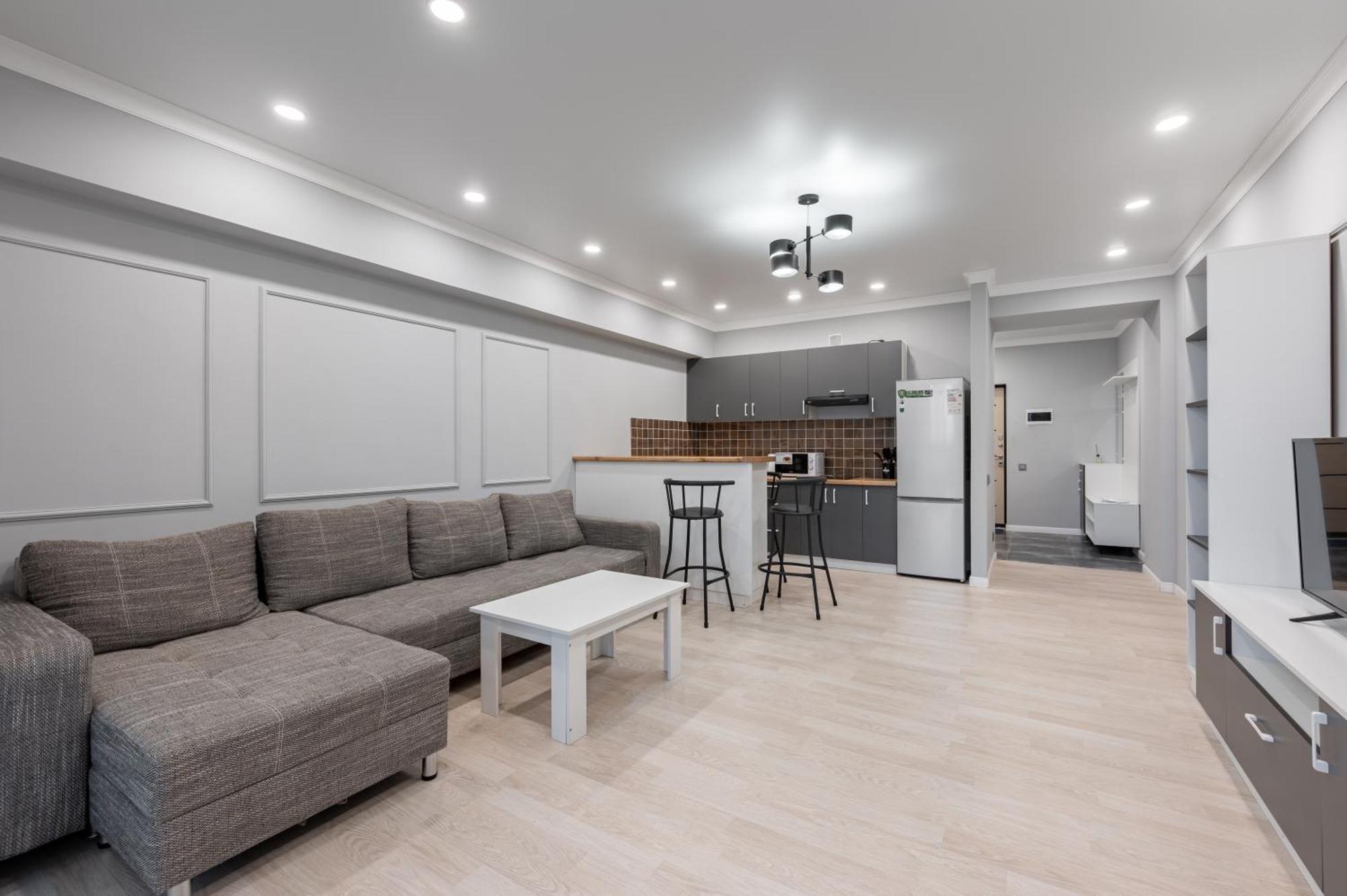 One Bedroom Apartment Next To Arbat In The Heart Of אלמטי מראה חיצוני תמונה