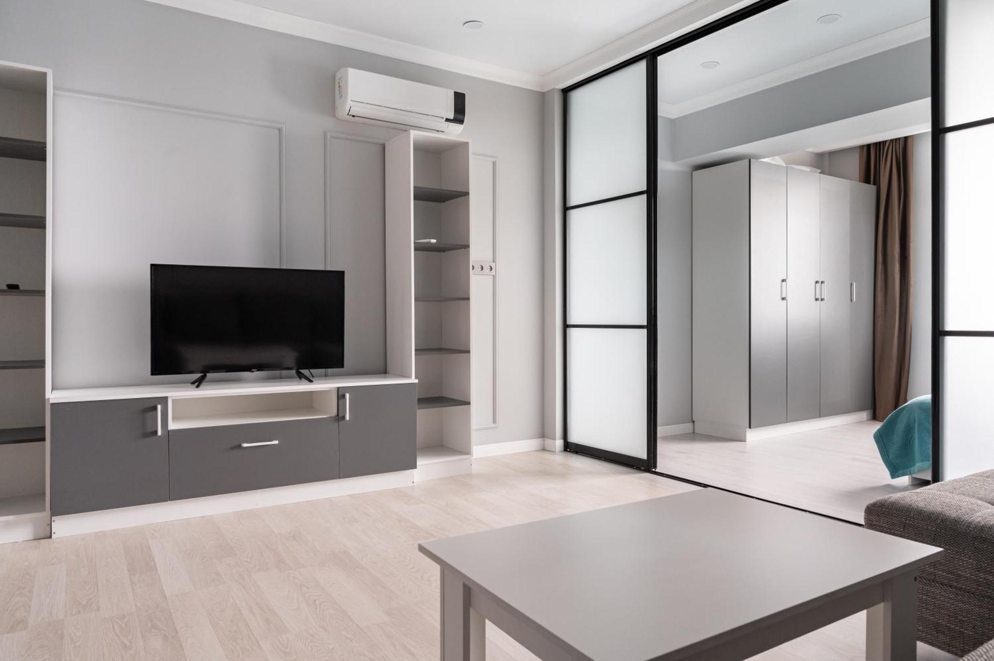 One Bedroom Apartment Next To Arbat In The Heart Of אלמטי מראה חיצוני תמונה