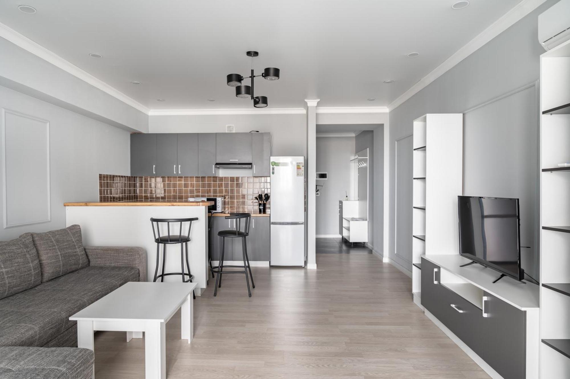 One Bedroom Apartment Next To Arbat In The Heart Of אלמטי מראה חיצוני תמונה